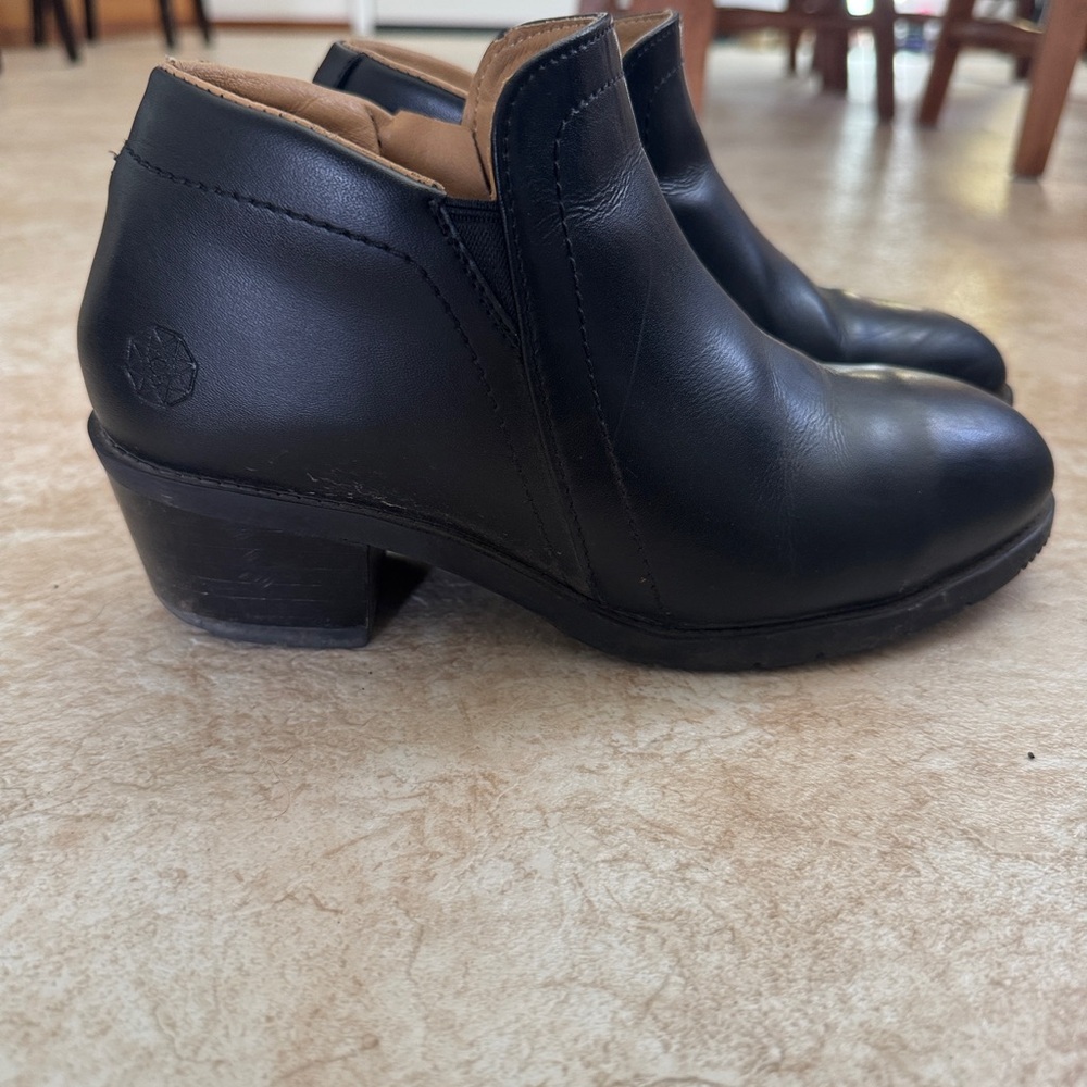 Xena Workwear Gravity Vegan Safety Shoe
Black size 6.5